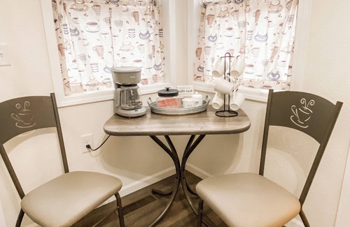 Bellaire House | The Blue House in downtown Bellaire