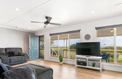 Bonney House | The Blue House Summar