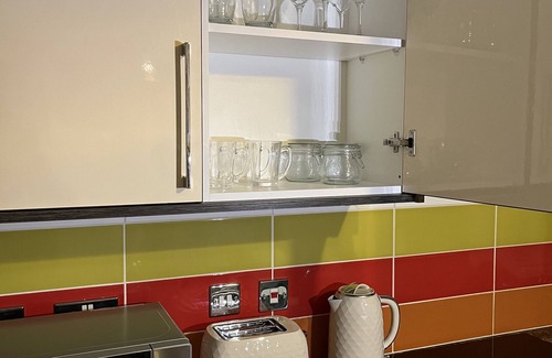 Leicester City Centre Apartment | The Blue Lagoon Loft is a snug apartment to escape to in the heart of Leicester.