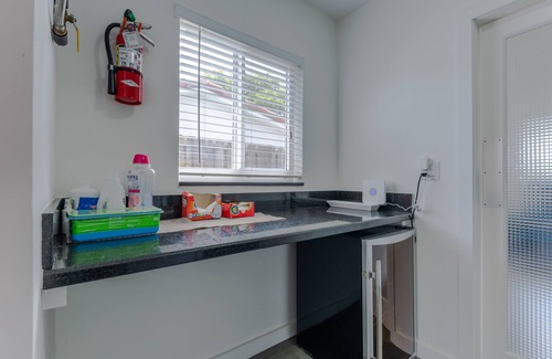 Survey Creek House | The Blue Lagoon