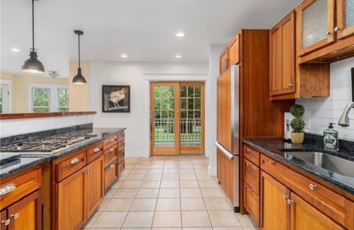 Jamestown House | The Blue Peter House at Jamestown Village - Walk Downtown + 5 min drive to beach