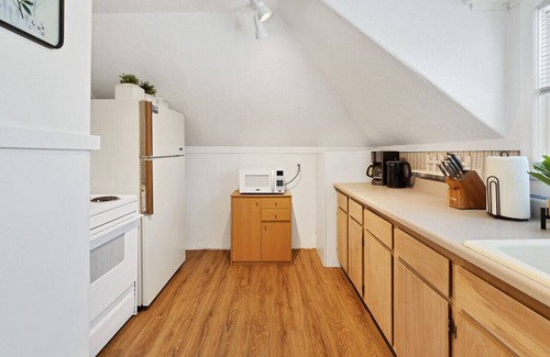 East Colorado Springs House | The Blue Porch at Bennett