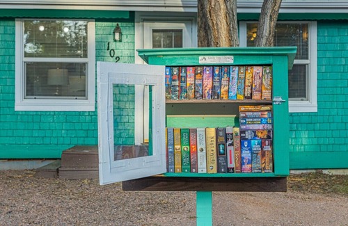 East Colorado Springs House | The Blue Porch at Bennett