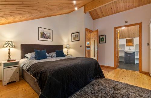 Penally Cabin | The Bluebell - Luxury Lodge with Hot Tub