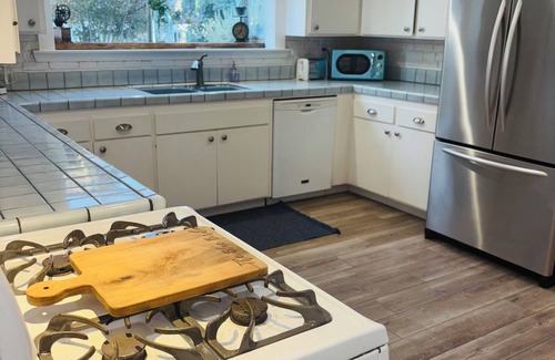 Murrieta House | The Bluebird House Near Wineries Historic Downtown Murrieta