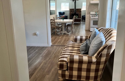 Murrieta House | The Bluebird House Near Wineries Historic Downtown Murrieta