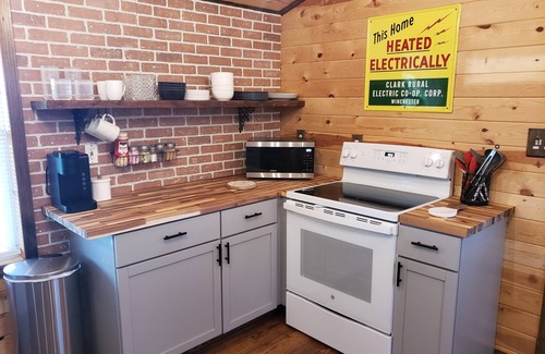 Frenchburg Cabin | The Bluff on Amos with Amazing views and Hot Tub