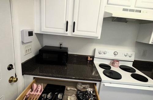 Irondale House | The Blush Boho Bungalow - 15 Miles from the Airport - 2br, 2 full bath with WiFi