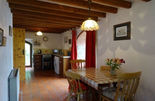 Saint Winnow Cottage | THE BOAT HOUSE, pet friendly, with a garden in St Winnow