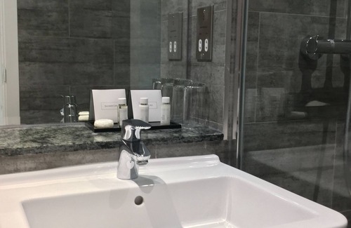 Staines Hotel | The Boleyn Hotel