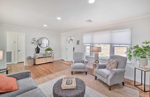 Tulsa House | The Boston Cottage about 4 Mi to Downtown Tulsa