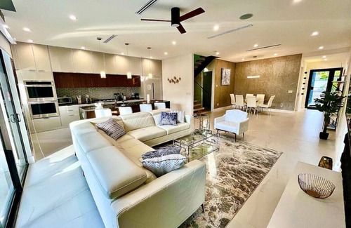 Victoria Park House | The Botanicals Las Olas with Pool Near the Beach