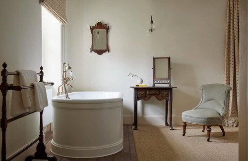 Maiden Bradley Hotel | The Bradley Hare