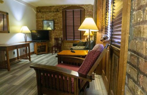 Deadwood Hotel | The Branch House & Suites By Gold Dust