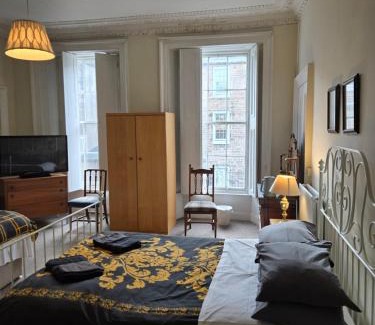 Tollcross House | The Braveheart House