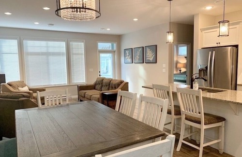 Okanagan-Similkameen Cottage | The Bread Breakers Cottage #67 w games room in garage