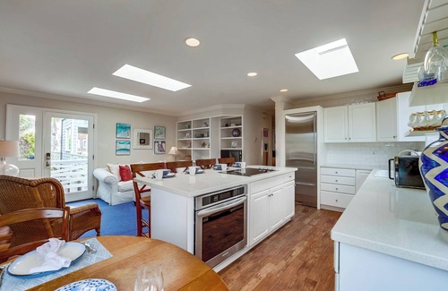 Beach Barber Tract House | The Breakers 1 | 2BR Home Walk to Windansea Beach