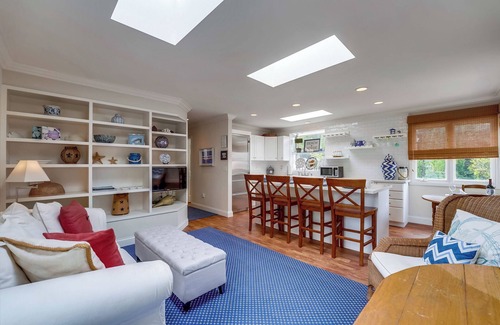 Beach Barber Tract House | The Breakers 1 | 2BR Home Walk to Windansea Beach