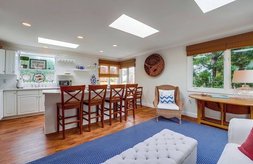 Beach Barber Tract House | The Breakers 1 | 2BR Home Walk to Windansea Beach