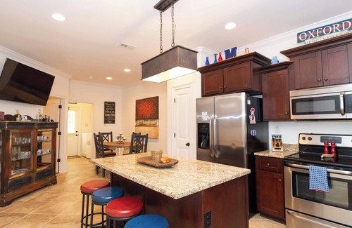 Oxford House | The Breezy at Brighton, Best Rate for SC GameDay!