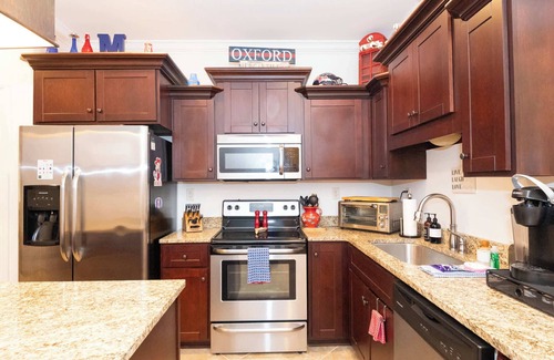 Oxford House | The Breezy at Brighton, Best Rate for SC GameDay!