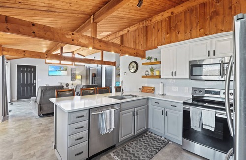 Camdenton House | The Briarcliff Retreat| Lake Front | Pet Friendly