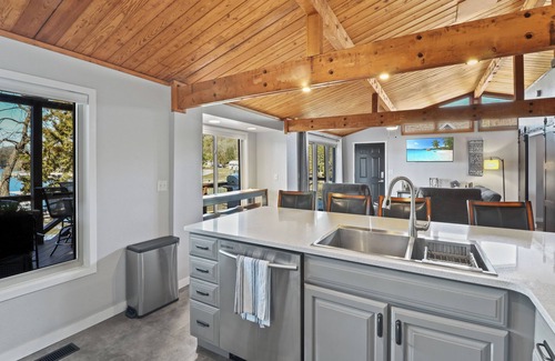 Camdenton House | The Briarcliff Retreat| Lake Front | Pet Friendly