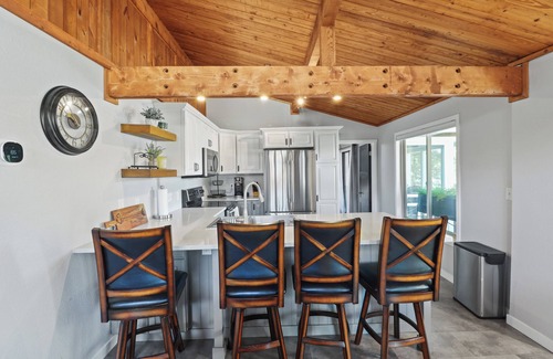 Camdenton House | The Briarcliff Retreat| Lake Front | Pet Friendly