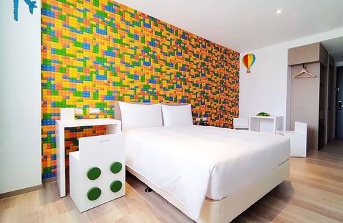Puzi Hotel | The Brick Hotel