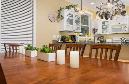 Lincoln Beach House | The Bridge House - Bella Beach, Open Floor Plan, Two Bedrooms w/En-Suite Bathrooms, Walk to Beach