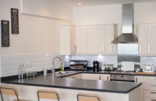 Bristol City Centre Apartment | The Broadmead Forest - Spacious City Centre 3BDR Apartment