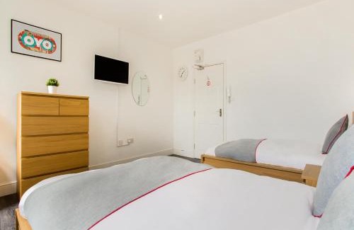 Southall Broadway Hotel | The Broadway Hotel - London Heathrow