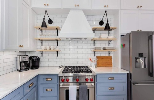 Downtown House | The Brownstone - 1 Block to Downtown Bentonville