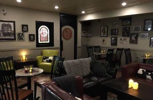 Silver Star Mountain Hotel | The Bulldog Silver Star - Standard Queen + Double/Single Bunk Bed 2