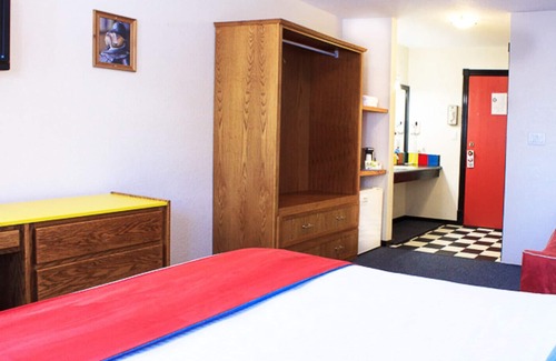 Silver Star Mountain Hotel | The Bulldog - Standard King 2