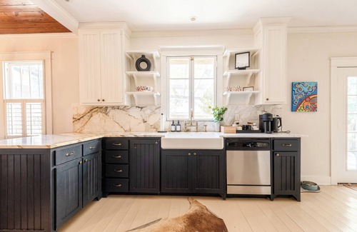 Mid City South House | The Bungaleaux - Charmer Very Close to LSU, ON St. Paddy's Day Parade Route!