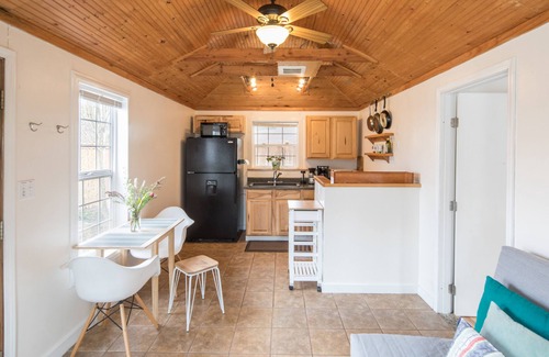 South Westside House | The Bungalow: A cozy and private guest house in central Olympia
