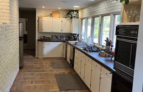 Cambrian House | The Bunkhouse at Harwood Farms, Los Gatos CA. 3br, 3ba, heated pool & views