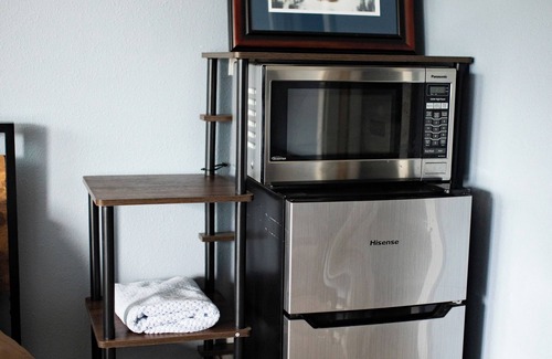 Roseburg Apartment | the Bunkhouse Eagle - Private Studio Retreat Room