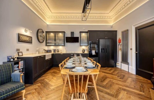 Kelvinbridge Apartment | The Burnbank Experience