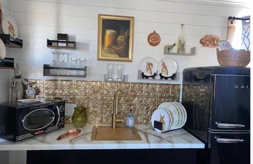 Seneca House | The Burrow Tiny Luxury