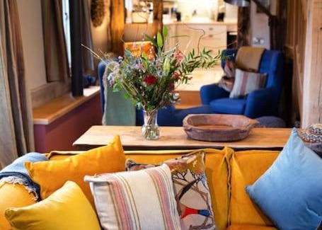 Bridgnorth House | The Byre - Beautiful Contemporary Barn - Hot Tub