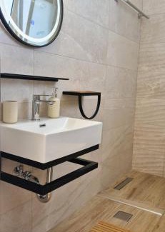 Isthmia Apartment | The Byzantine Wall House 2