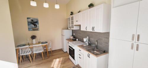 Isthmia Apartment | The Byzantine Wall House 2