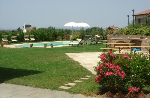 Cortona Villa | The Casine villa boasts seven apartments with a large Pool, free WiFi & parking