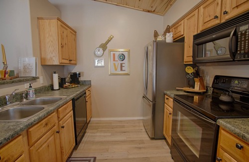 Show Low Cabin | The Cabbage in Bison Ridge is minutes away from dining, hiking, and snow skiing.