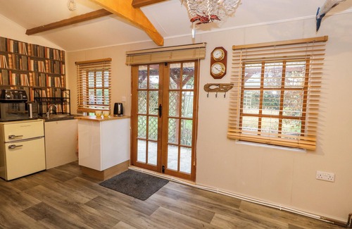 New Forest District Cottage | THE CABIN AT LITTLE TIMBERS, pet friendly, with open fire in Ringwood
