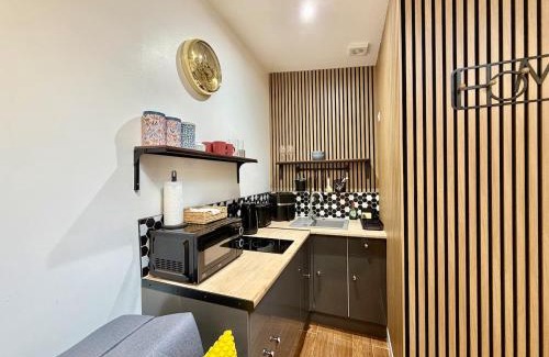 Toddington Apartment | The Cabin at the Orchard House- Stricly No Parties