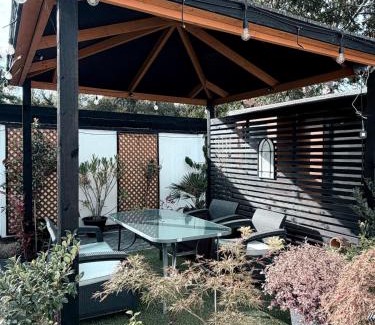 Toddington Apartment | The Cabin at the Orchard House- Stricly No Parties