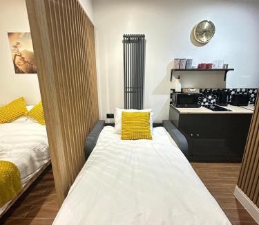 Toddington Apartment | The Cabin at the Orchard House- Stricly No Parties